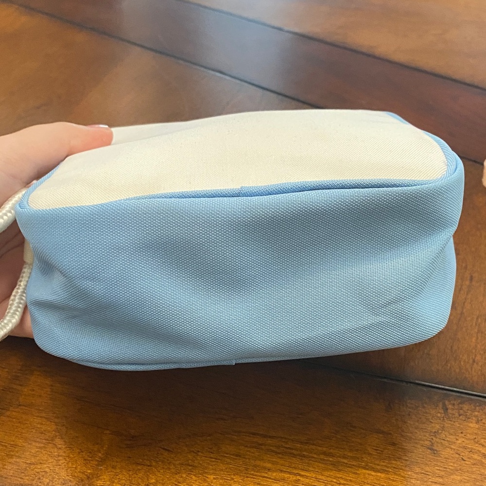 Dolce & Gabbana White and Blue Perfume Travel Pouch - Picture 6 of 10